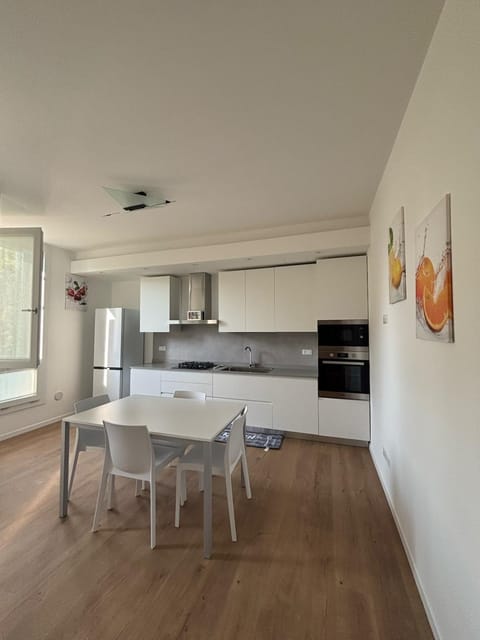 Oksy House Free Parking and Tram to Venice at 1 minute Apartment in Venice