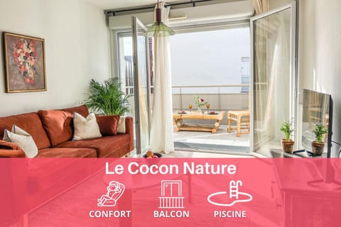 View (from property/room), Balcony/Terrace, Living room