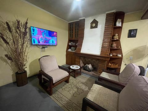 Communal lounge/ TV room, TV and multimedia, Living room, Seating area, Evening entertainment
