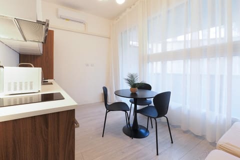 Kitchen or kitchenette, Living room, air conditioner
