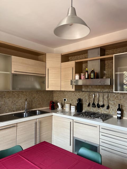 Kitchen or kitchenette, dishwasher, stove