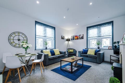 Living room, Seating area