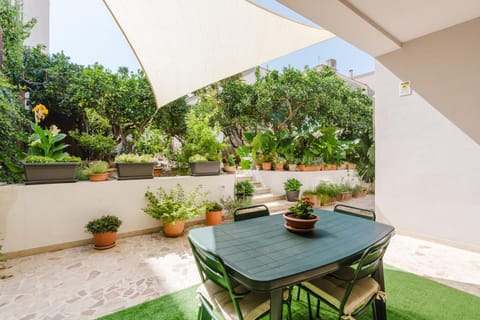 Property building, Balcony/Terrace, Living room