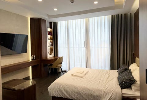 Bed, TV and multimedia, Balcony/Terrace, Bedroom, towels