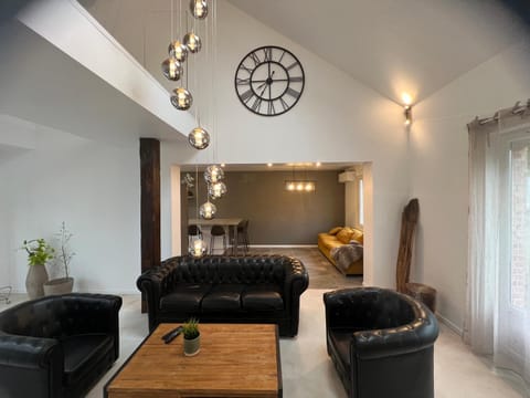 Communal lounge/ TV room, Living room, Seating area, heating, heating