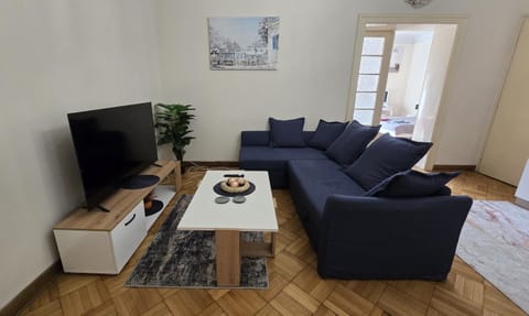 Communal lounge/ TV room, TV and multimedia, Living room, Seating area, Evening entertainment