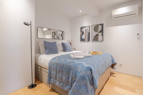 Bed, Bedroom, towels, air conditioner