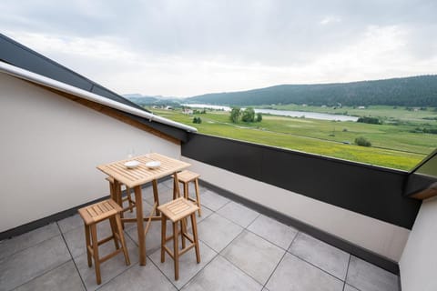 View (from property/room), Balcony/Terrace, Lake view, Mountain view, Sunset