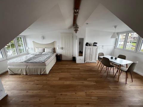 Bed, Photo of the whole room, Dining area, Bedroom