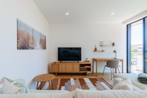 Communal lounge/ TV room, TV and multimedia, Living room, Seating area