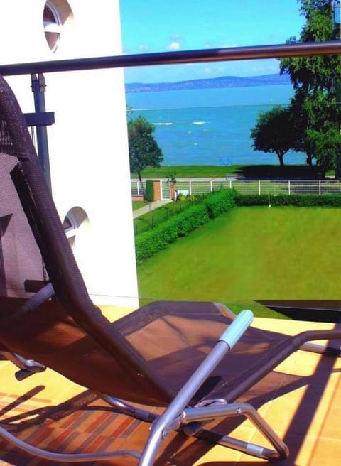 Garden, Balcony/Terrace, Beach, On site, Lake view