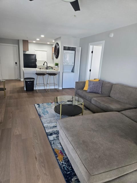 Close to Disneyland near the Beach and Close to the Airport Apartment in Costa Mesa