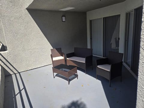 Close to Disneyland near the Beach and Close to the Airport Apartment in Costa Mesa