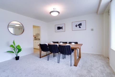 Seating area, Dining area