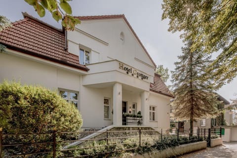 Property building, Spring, Day, Neighbourhood, Street view