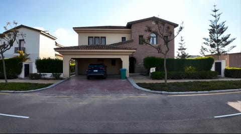 Property building, Day, Street view, Parking