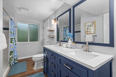 Toilet, Bathroom, Bath, towels