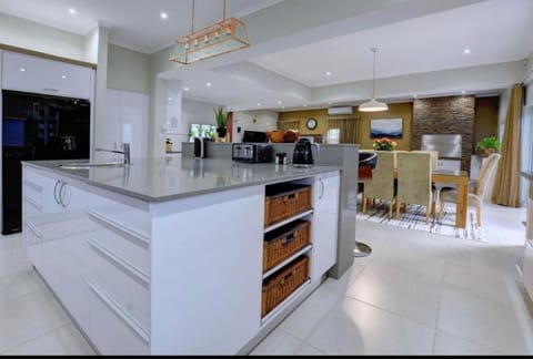 Kitchen or kitchenette, Kitchen or kitchenette