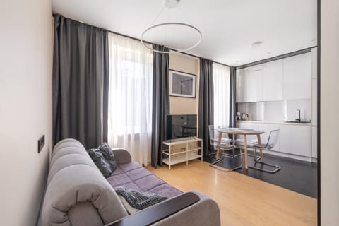 TV and multimedia, Kitchen or kitchenette, Living room, Seating area, Dining area