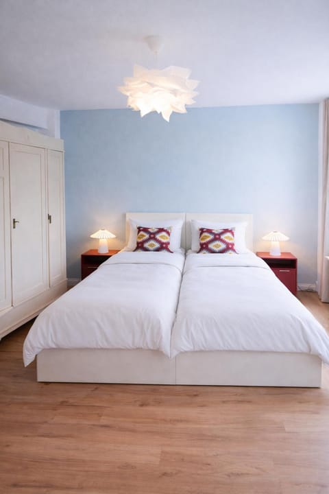 Bed, Photo of the whole room, Bedroom, wardrobe