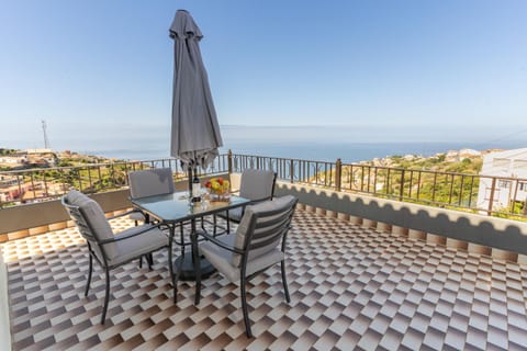 Patio, Day, Natural landscape, View (from property/room), Balcony/Terrace, Dining area, Sea view
