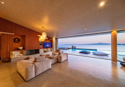 TV and multimedia, View (from property/room), Living room, Seating area, Pool view, Sea view, fireplace, heating, air conditioner
