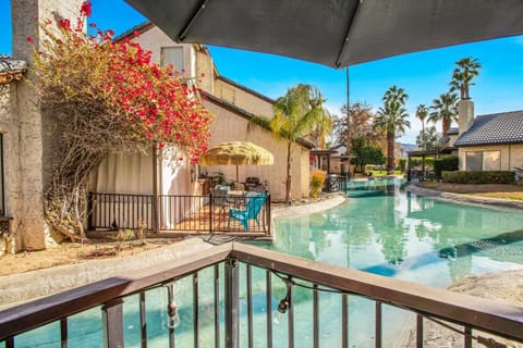 Day, Seating area, Swimming pool, Swimming pool