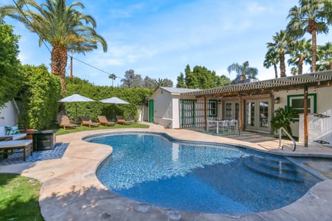 Property building, Day, Swimming pool, Swimming pool