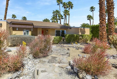 Property building, Day, Garden
