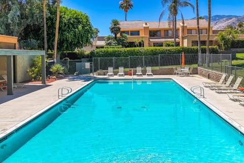 Property building, Day, Mountain view, Swimming pool, Swimming pool, sunbed