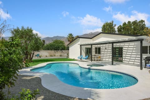 Property building, Mountain view, Swimming pool, Swimming pool