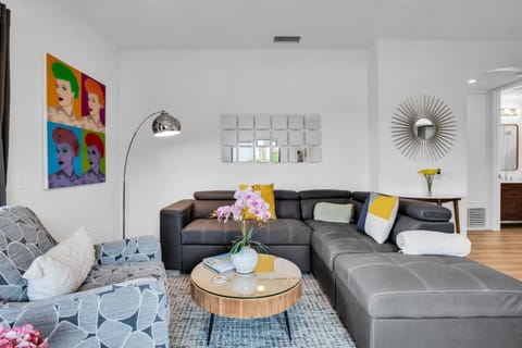 Living room, Seating area