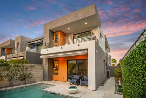 Property building, Day, Seating area, Pool view
