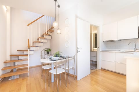 Kitchen or kitchenette, Dining area, stove