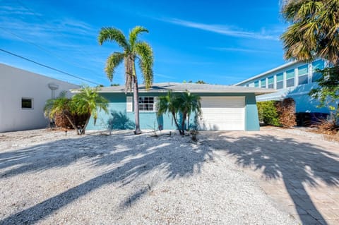 Blue Wave House in Siesta Beach