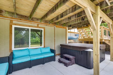 Lakefront Family Home 13 Mi From Gateway Arch! House in Pontoon Beach