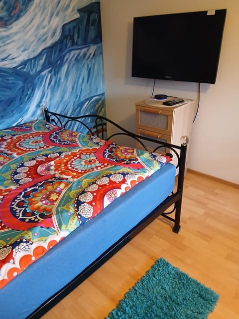 Bed, TV and multimedia, Photo of the whole room, Evening entertainment