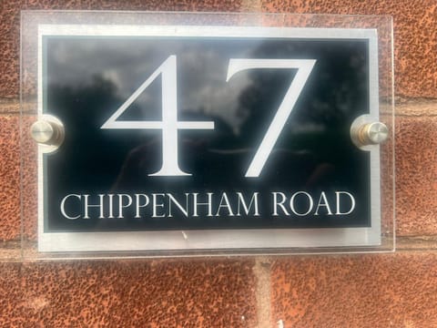 Affordable 3 Bedroom House,Sleeps 5,Free parking,close to City, Home from Home House in Nottingham