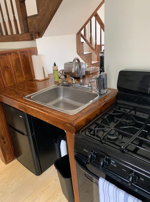 Kitchen or kitchenette, pet friendly, stove