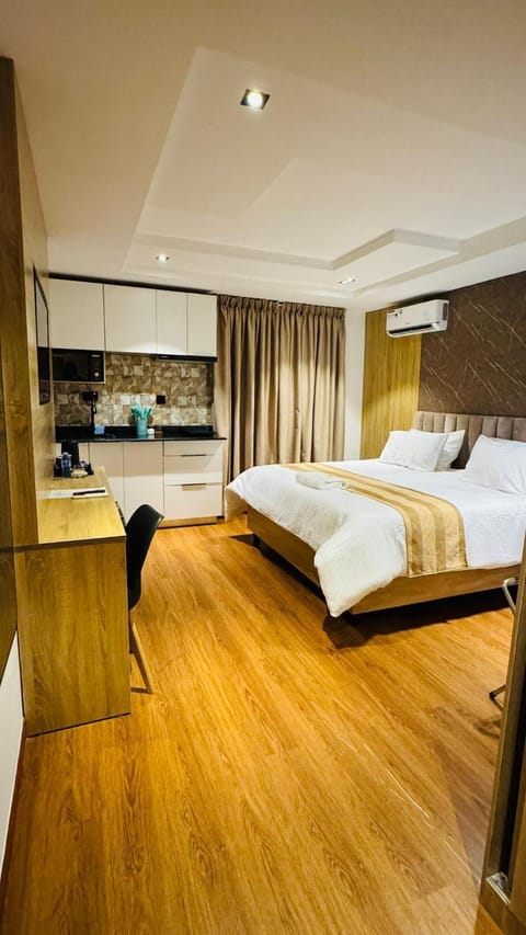 Bed, Kitchen or kitchenette, Bedroom, towels