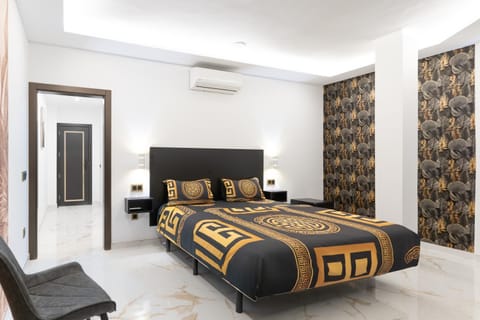 Bed, Photo of the whole room, Bedroom, safe, air conditioner