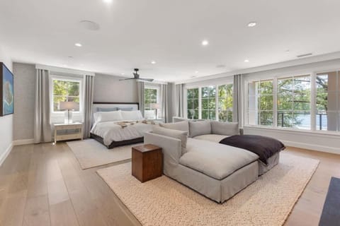 Water Front Luxury - Pool - Hottub - Boat Dock House in Lake Austin