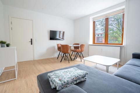 Communal lounge/ TV room, Seating area, Dining area, Evening entertainment