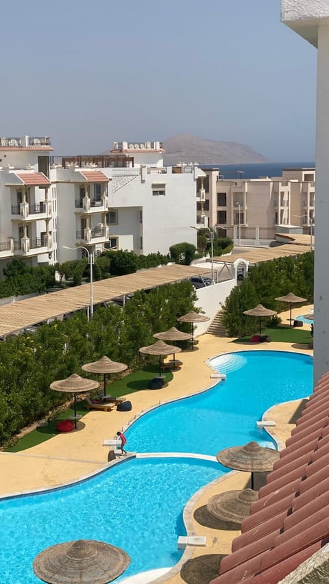 Property building, Day, Natural landscape, Pool view, Sea view, Swimming pool, sunbed
