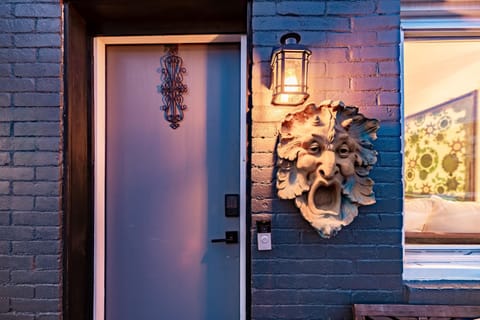 Facade/entrance, Decorative detail