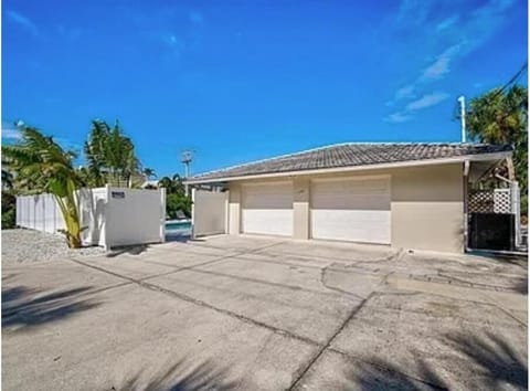 SiestaKeyEscape- Luxury on-water house House in Siesta Beach