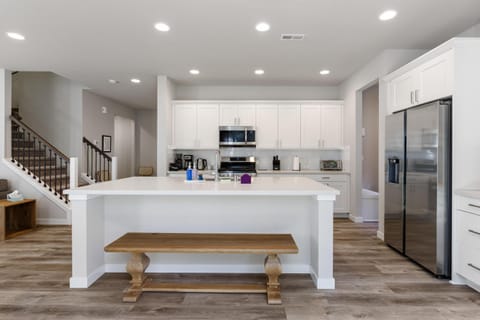 Perch - Crestwood Getaway House in Oak Harbor