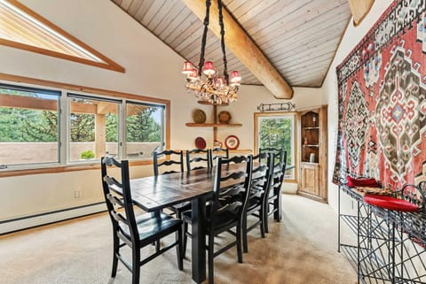 Central Vail Stay Cozy Interior Deck Views House in Vail