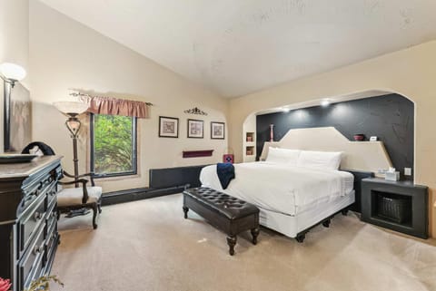 Central Vail Stay Cozy Interior Deck Views House in Vail