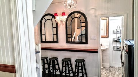 Walker Mansion on St Charles Ave - Unit 7 Apartment in Garden District